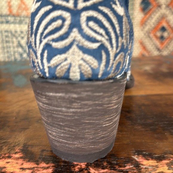 Old Gringo Bluebelle embroidered boots. New in box. - Picture 8 of 10